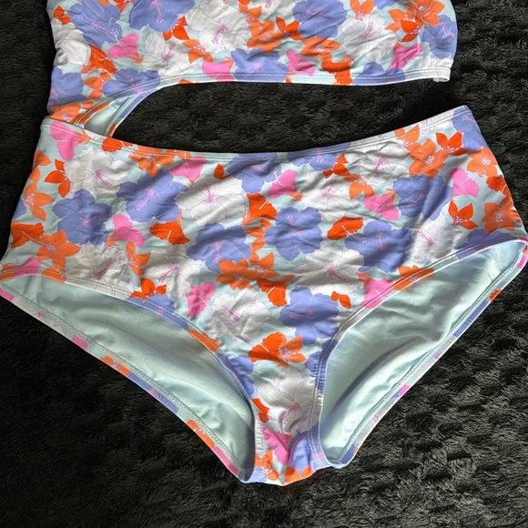 Bathing Suit - Picture 2 of 5